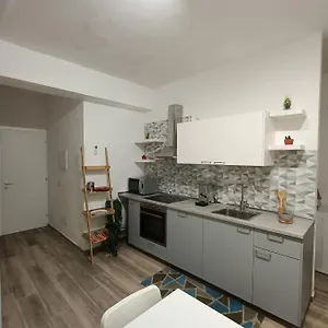  Apartment Violet - Italy